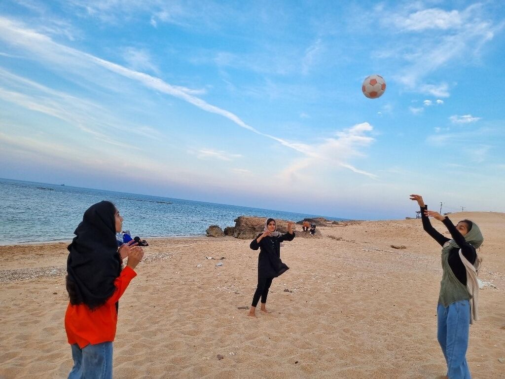 اعضای مرکز ابوموسی به اردوی بوم سوز رفتند