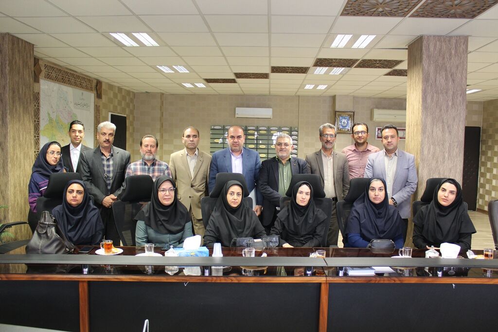 دیدار مدیر کل کانون فارس و مسئولان آموزشی کانون زبان ایران با مدیر کل آموزش و پرورش استان 