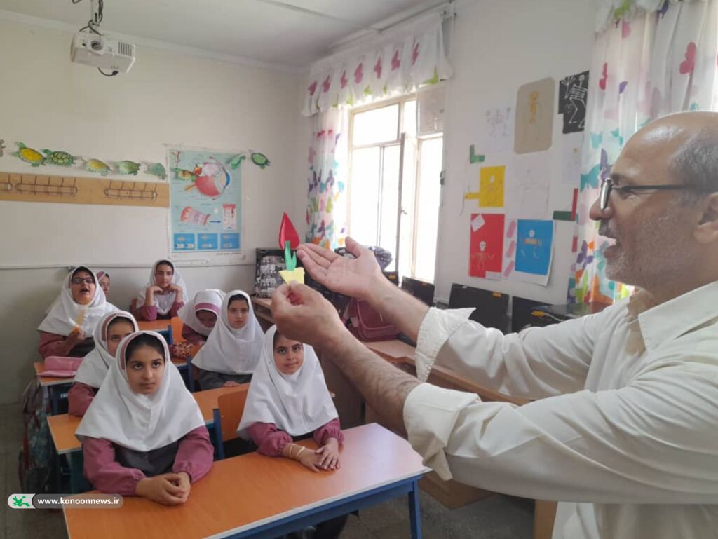 یک روز شاد فرهنگی هنری به مناسبت هفته معلم در روستای انصارالامام