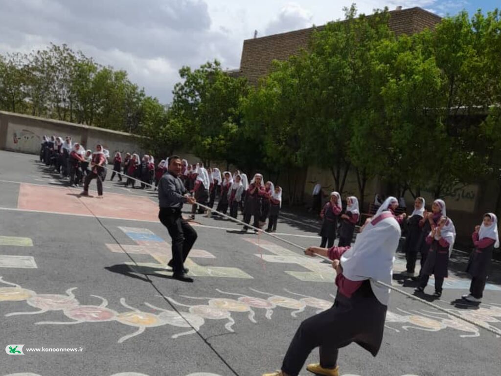 روز شاد فرهنگی یک روز شاد فرهنگی هنری به مناسبت هفته معلم در روستای انصارالامام