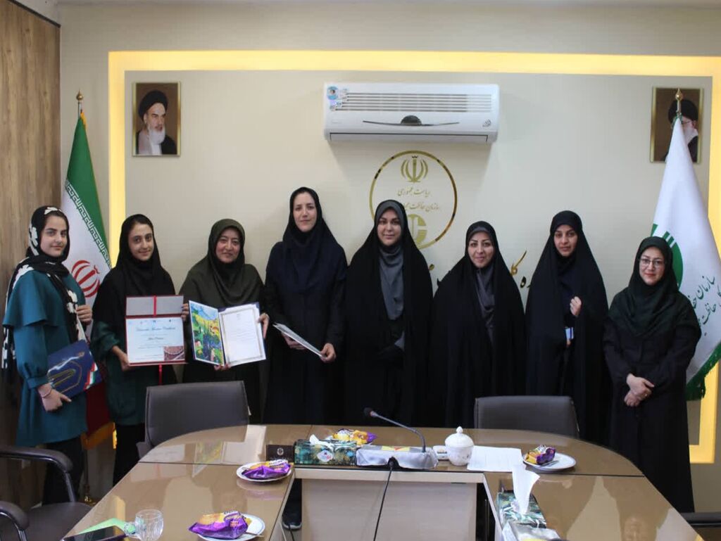 عضو هنرمند کانون پرورش فکری کودکان و نوجوانان همدان تقدیر شد.