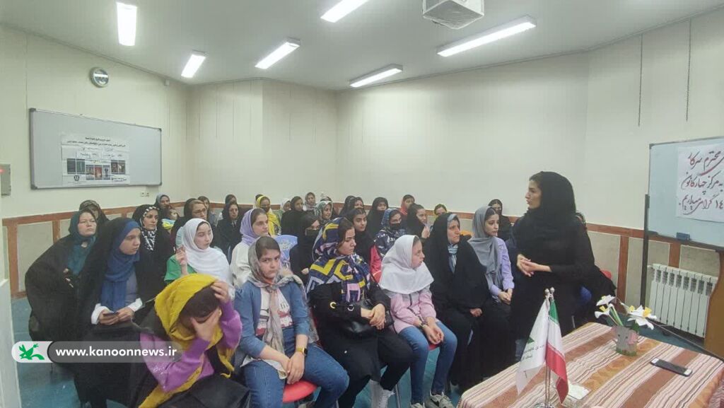 نشست تخصصی با موضوع پیشگیری اولیه از اعتیاد در مرکز شماره 4 کانون تبریز