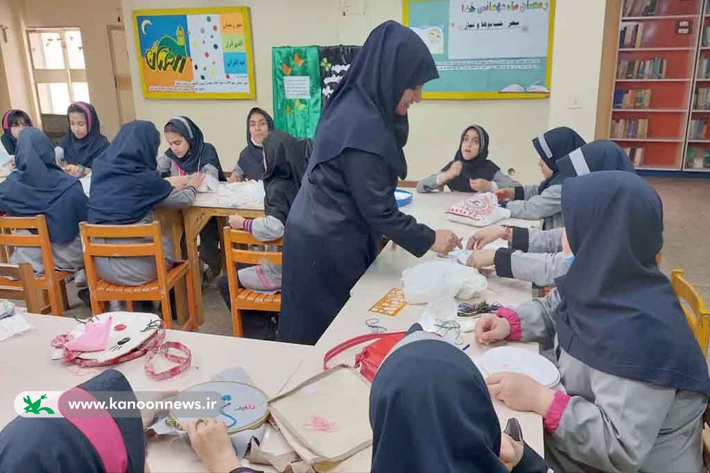 بازدید اعضای کانون مهدیشهر از نمایشگاه تولیدات داخلی