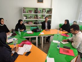اولین نشست مربیان مسئول و مربیان کتابخانه سیار روستایی کانون استان کردستان در سنندج به روایت تصویر