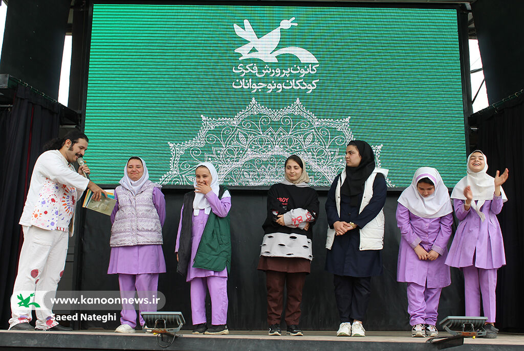 حیاطخانهما روی صحنهرفت