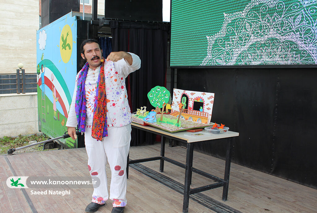 حیاطخانهما روی صحنهرفت