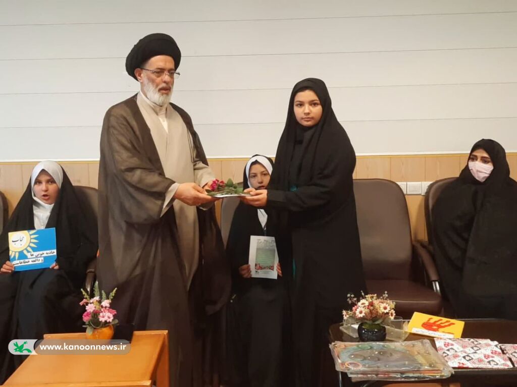 ویژه برنامه «چتری برای گل» با محوریت حجاب وعفاف در مرکز قیدار کانون زنجان