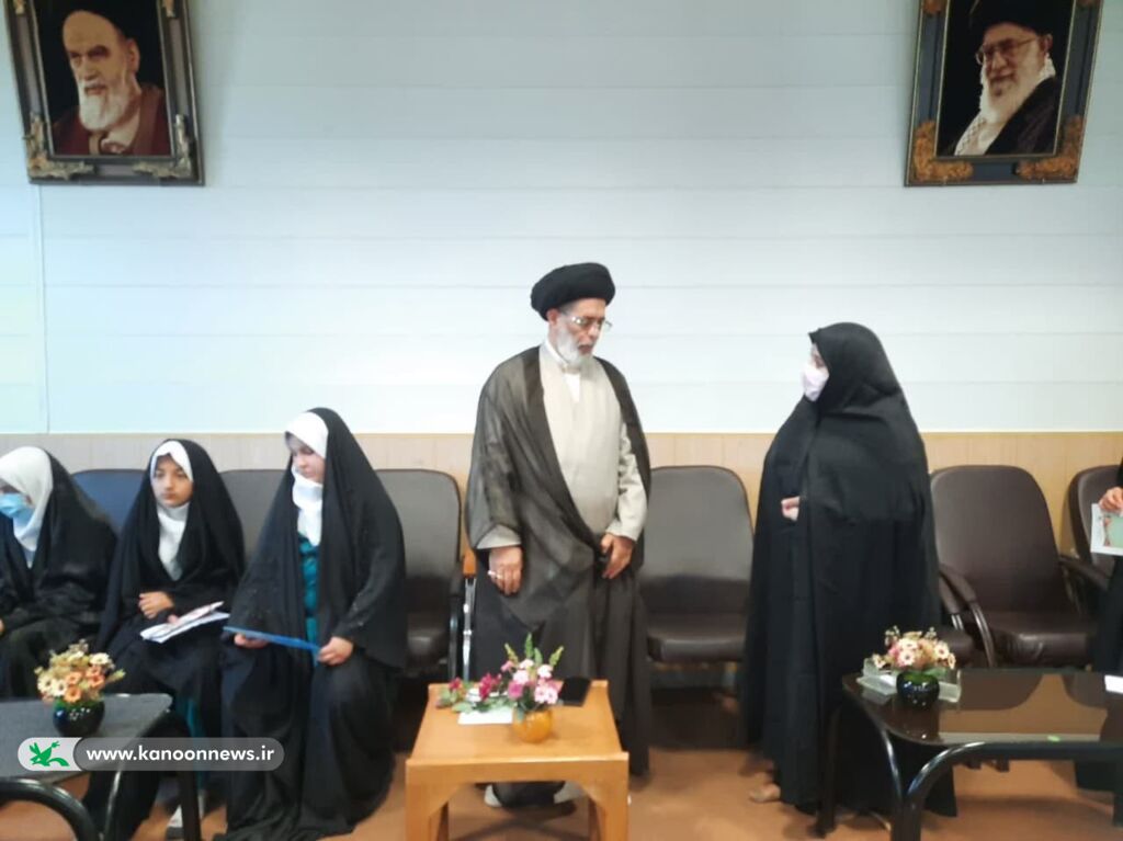 ویژه برنامه «چتری برای گل» با محوریت حجاب وعفاف در مرکز قیدار کانون زنجان