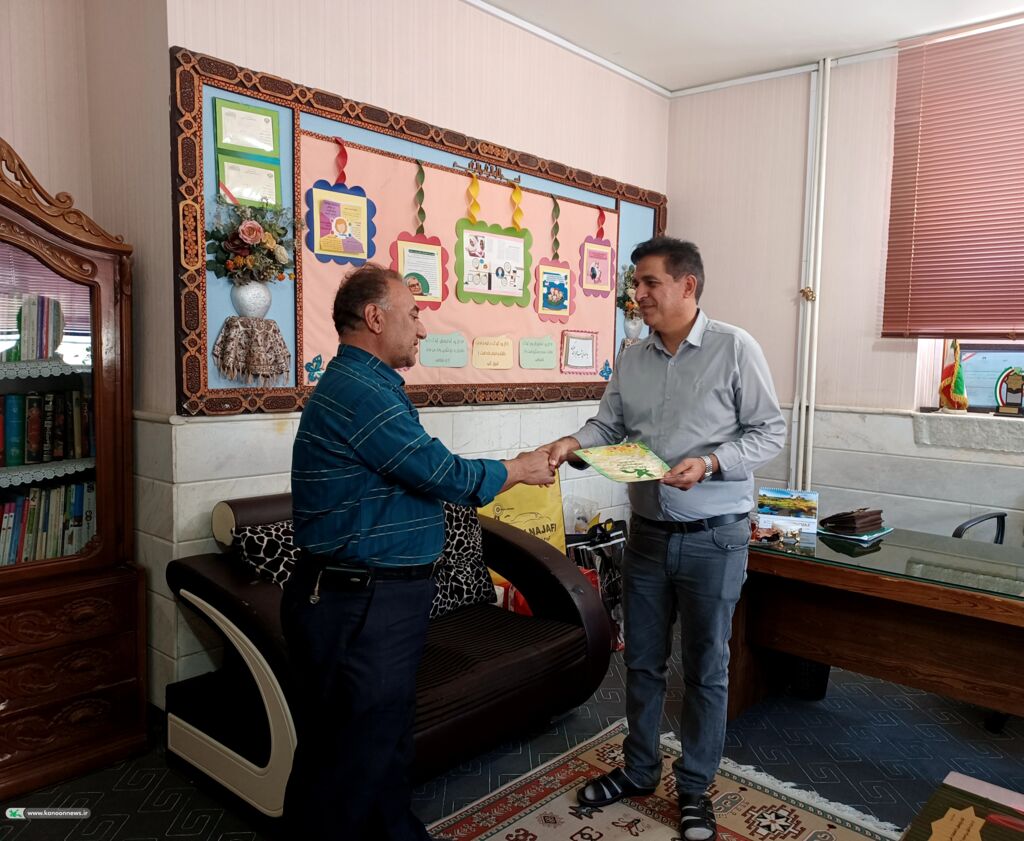 تقدیر از معلمان و کادر اجرایی مدارس به مناسبت هفته معلم