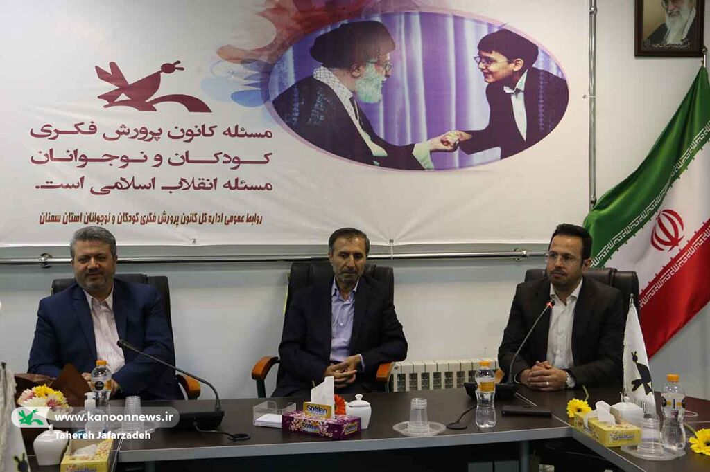 تجلیل از معلمان در نشست تخصصیآموزشی کانون و مدرسه در سمنان/ کانون پرورش فکری بازوان آموزش و پرورش در امور پرورشی و تربیتی است