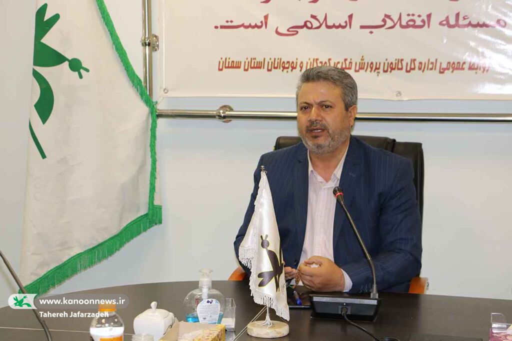 تجلیل از معلمان در نشست تخصصیآموزشی کانون و مدرسه در سمنان/ کانون پرورش فکری بازوان آموزش و پرورش در امور پرورشی و تربیتی است