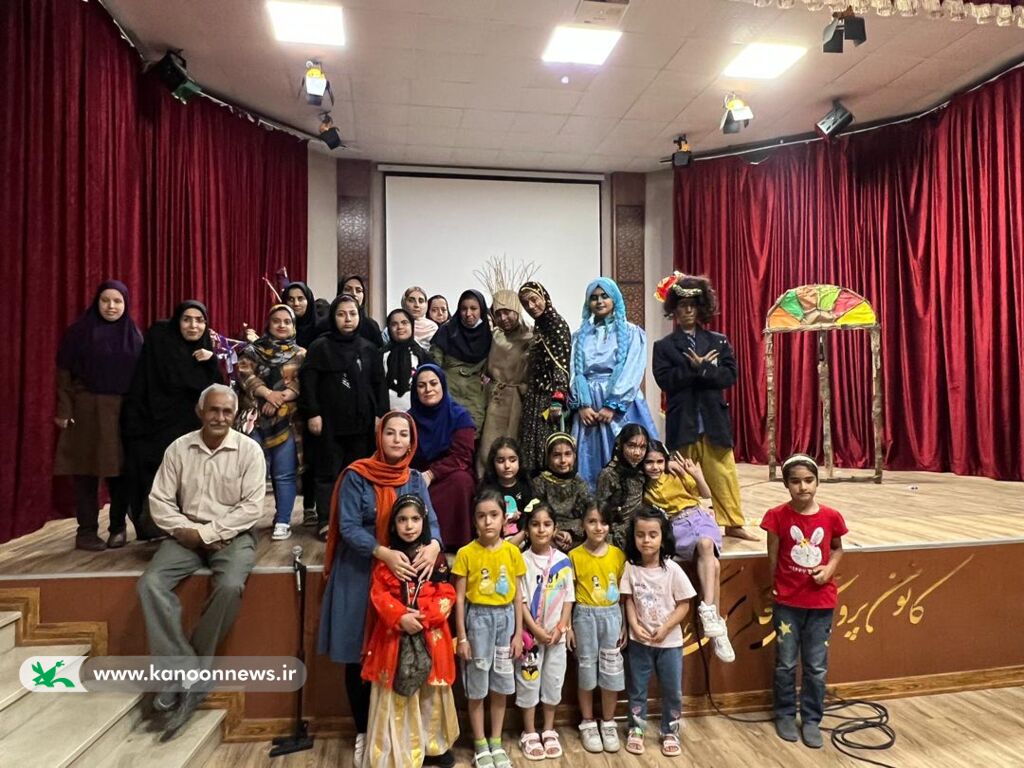 خانواده های دیلمی به تماشای "دار لیکه ای" نشستند