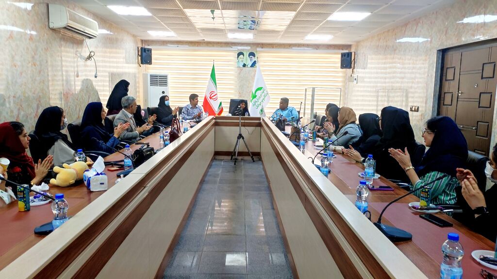 مدرسان کانون زبان مراسم تجلیل ازکارکنان و مدرسان کانون زبان ایران استان هرمزگان برگزار شد