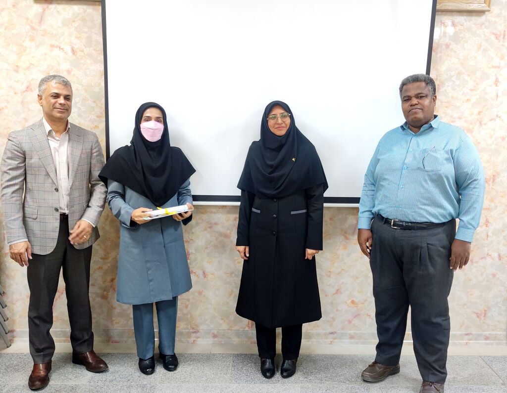 مراسم تجلیل ازکارکنان و مدرسان کانون زبان ایران استان هرمزگان برگزار شد