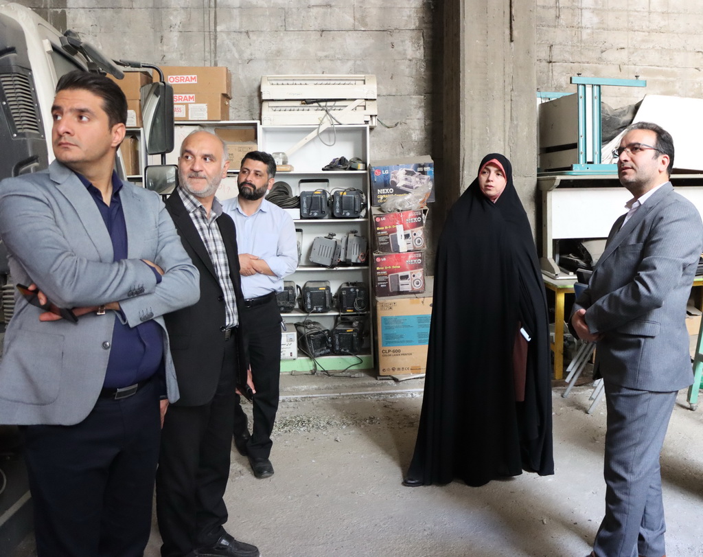 بازدید مدیرکل کانون استان تهران از انبارهای کتاب و اسقاط کانون استان