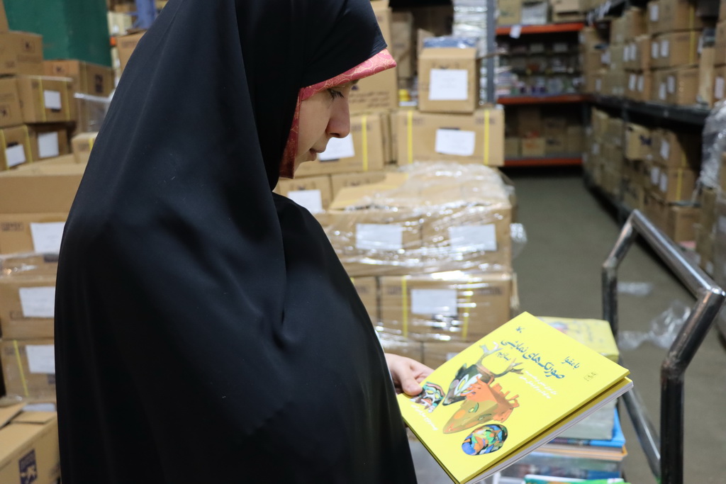 بازدید مدیرکل کانون استان تهران از انبارهای کتاب و اسقاط کانون استان