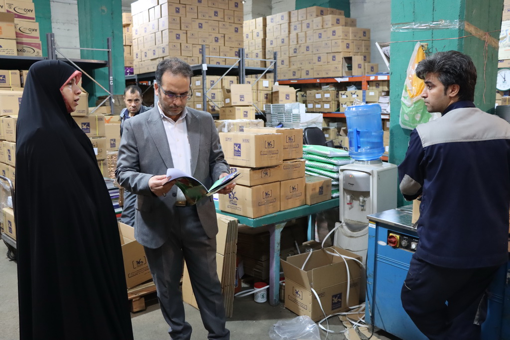 بازدید مدیرکل کانون استان تهران از انبارهای کتاب و اسقاط کانون استان