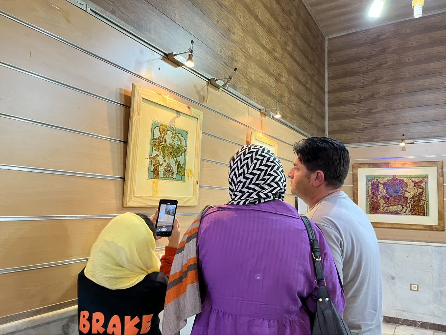 نمایشگاه آثار نقاشی بشیر نظری در گالری مجتمع آفرینش کانون کرمانشاه افتتاح شد