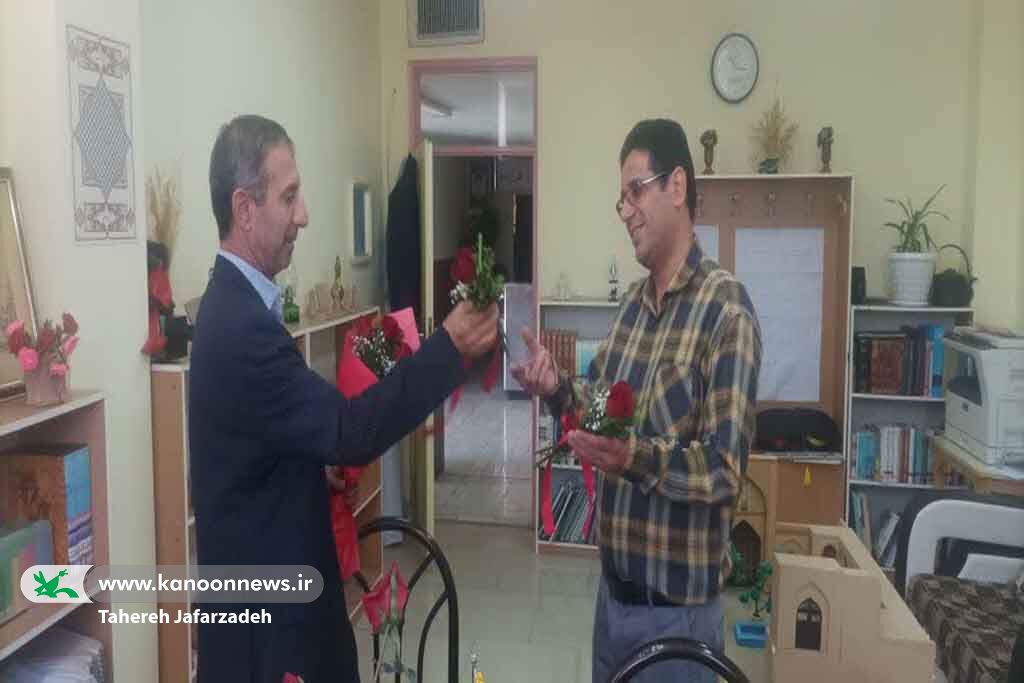 بازدید مدیرکل کانون سمنان از مراکز استان در هفته‌ی معلم