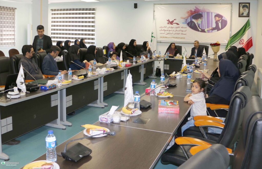 آیین تجلیل از مدرسان کانون زبان در سمنان