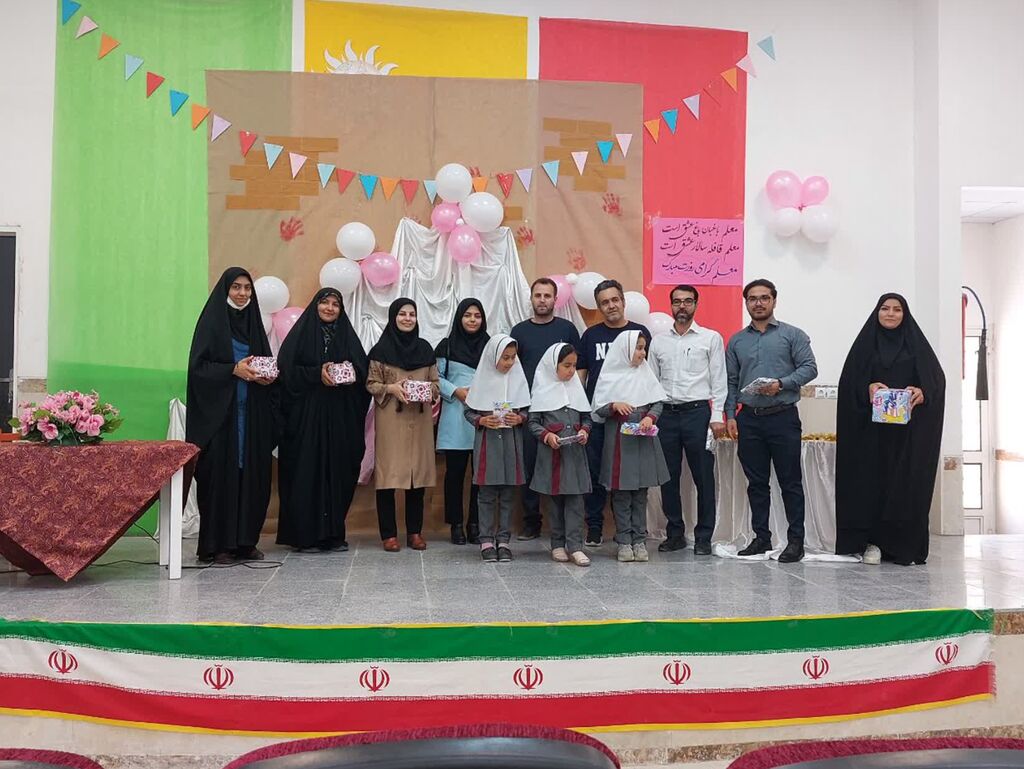 تجلیل از  مربیان کانون، معلمان مدارس شهید پورمیدانی و حضرت زهرا(س) در مرکز فرهنگی هنری کانون قهاوند