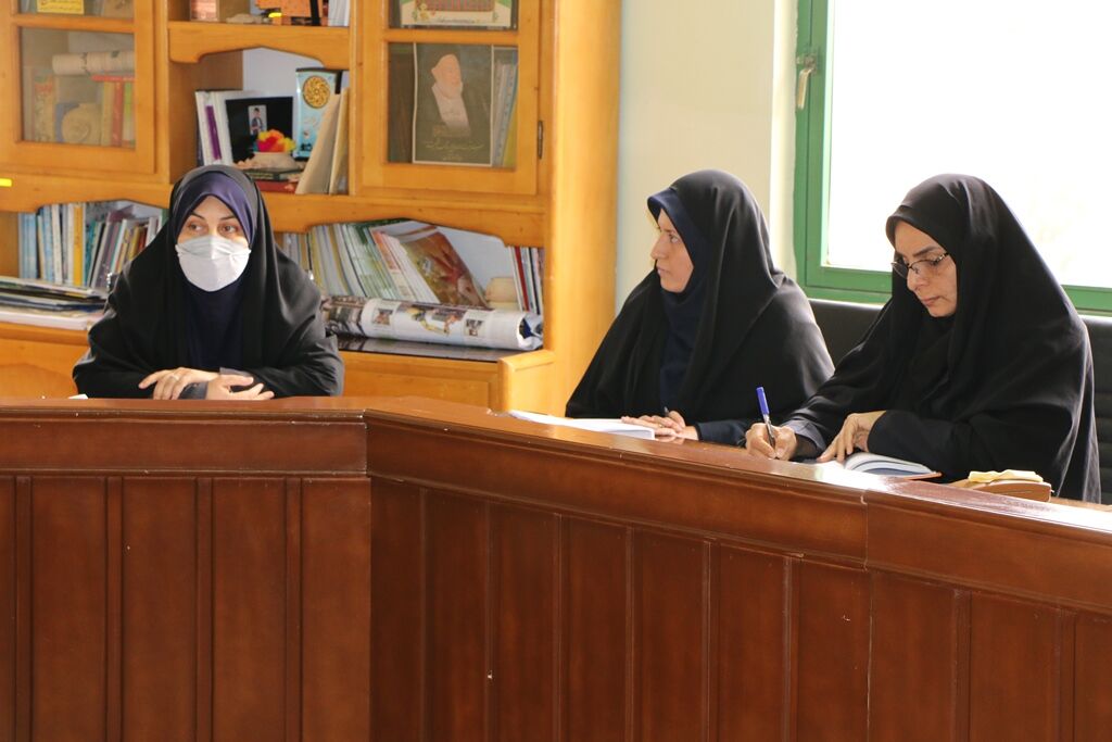 اولین جلسه کارگروه کودک و نوجوان دهه کرامت در کانون فارس برگزار شد