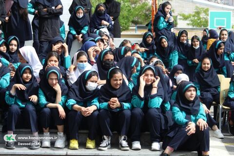 گروه نمایش عروسکی کانون میهمان دانش آموزان مدرسه ابتدایی امام علی(ع)