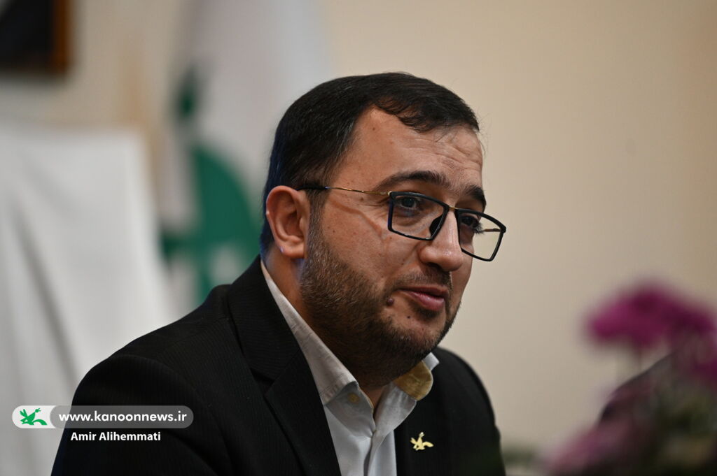 مدیرعامل کانون پرورش فکری کودکان و نوجوانان در پایان سومین روز همایش سهروزه مدیرانکل امروز فرماندهان جنگ در حوزه کودک و نوجوان، مدیران کانون هستند/ کانون ۲۶۰ شهید را تقدیم انقلاب و دفاع مقدس کرده است