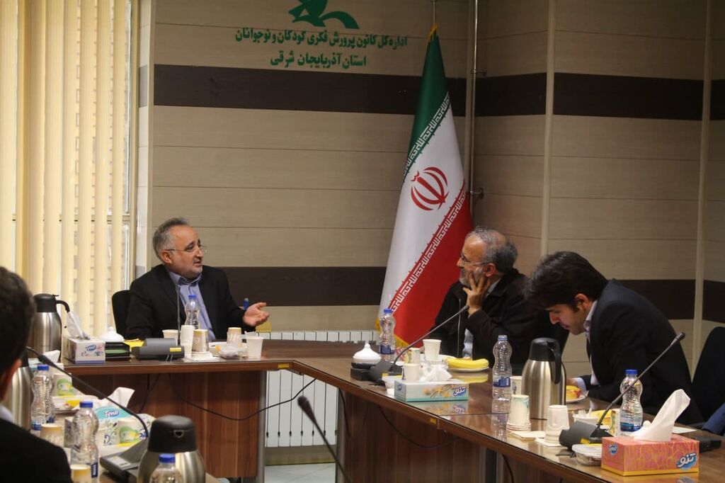 جلسه مشترک سرکنسولگری ایران در کاپان ارمنستان و مدیرکل کانون آذربایجان شرقی