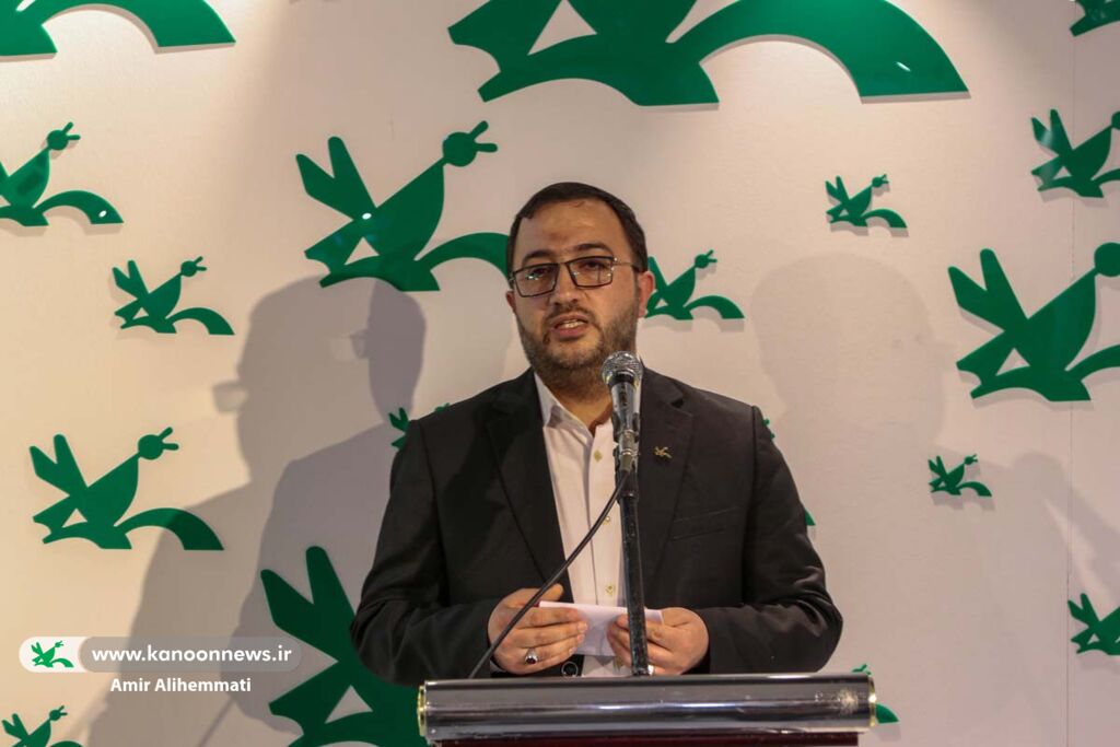 آیین رونمایی از کتاب «هرجا تو باشی» حداد عادل برگزار شد/کانون برای ناشران الگوسازی کند