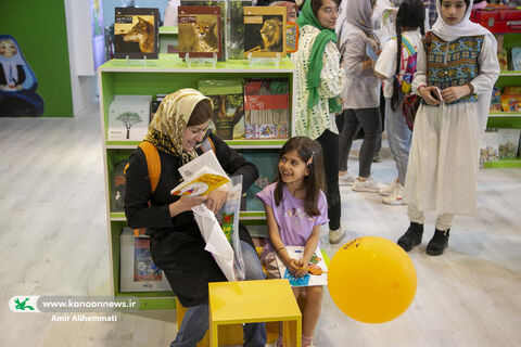 استقبال بازدیدکنندگان از برنامه‌های کانون در نمایشگاه بین‌المللی کتاب تهران