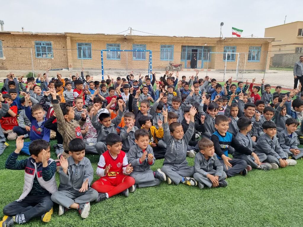 پیک امید کانون میهمان مدرسه ۱۳ آبان شهر شیرین سو