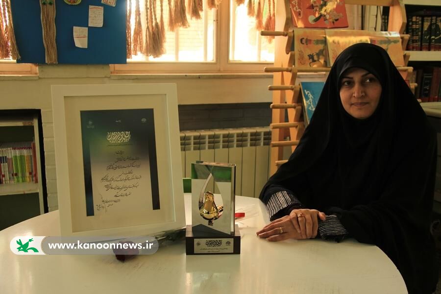 درخشش مربی فرهنگی خراسان رضوی در جشنواره شعر کودک و نوجوان رضوی