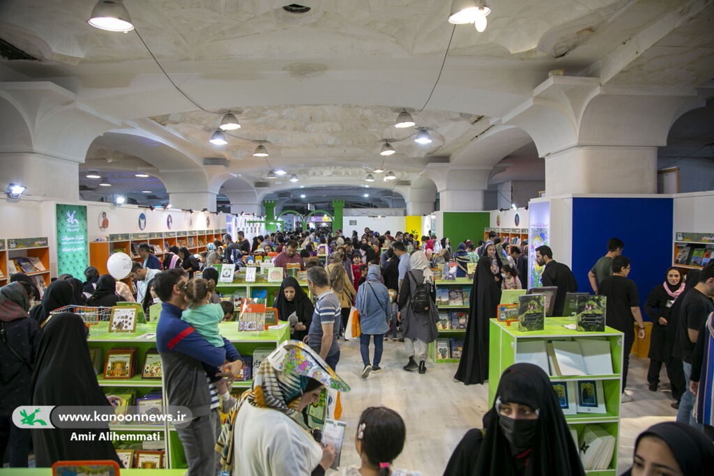 ارائه ۵۰ عنوان اثر به خط بریل در نمایشگاه کتاب تهران