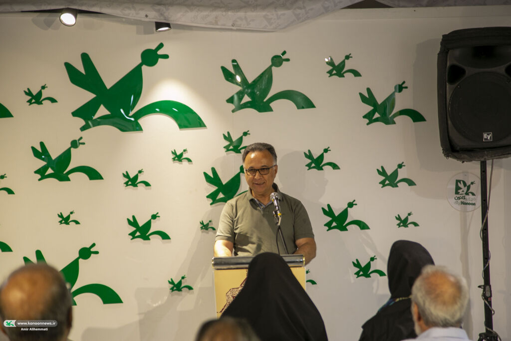 برنامههای کانون در هشتمین روز از سیوچهارمین نمایشگاه بینالمللی کتاب تهران اولویت دادن به تالیف، سختگیری در ترجمه