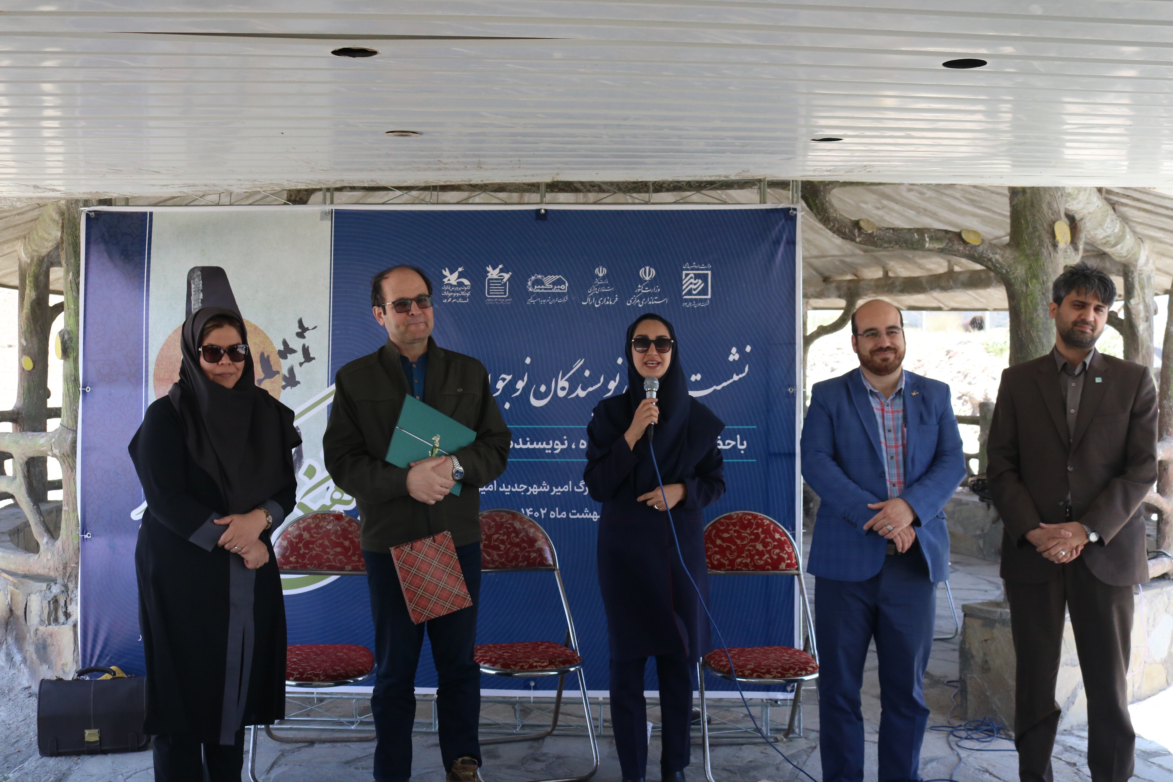 نشست انجمن نویسندگان نوجوان روشنا در کانون استان مرکزی برگزار شد