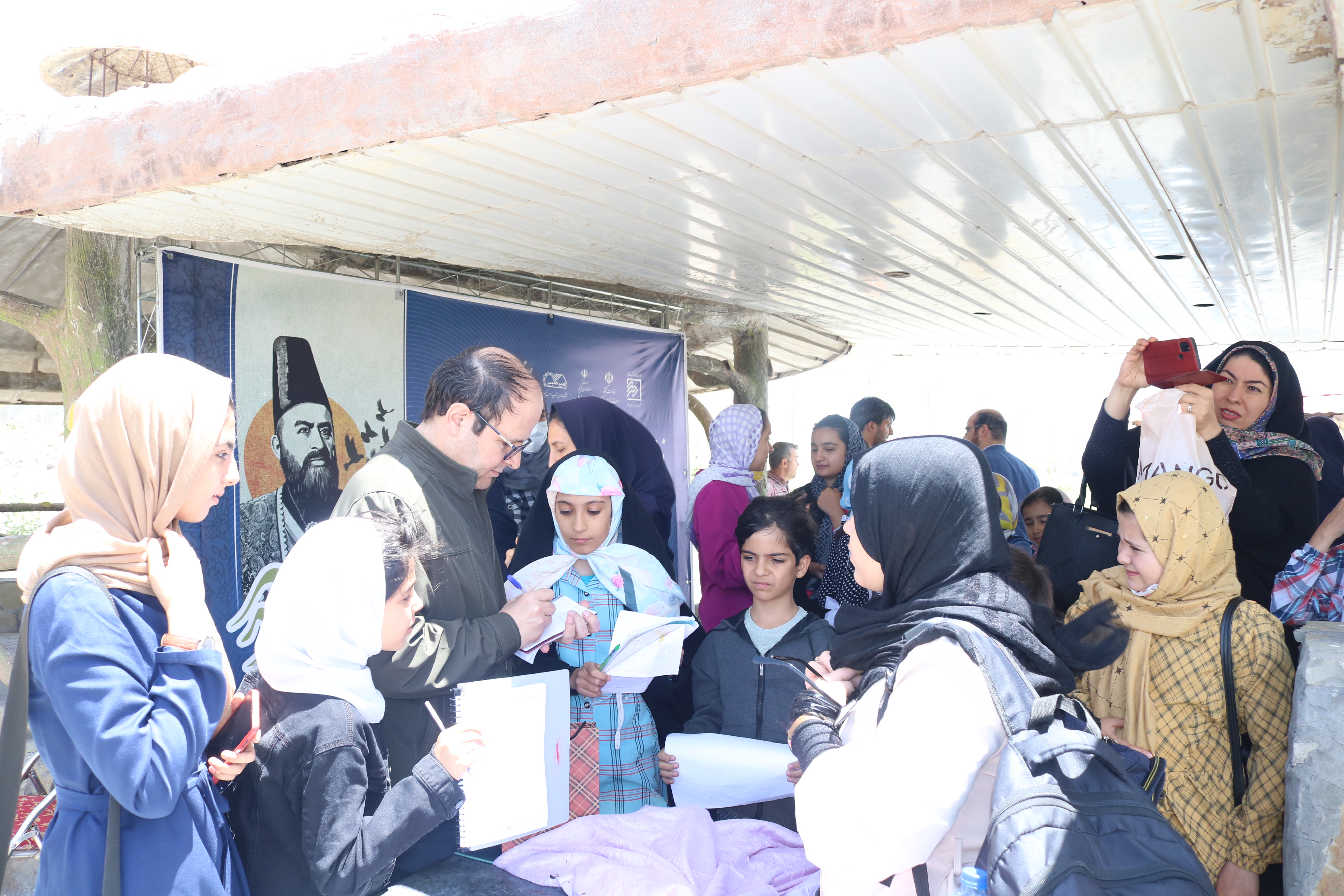 نشست انجمن نویسندگان نوجوان روشنا در کانون استان مرکزی برگزار شد