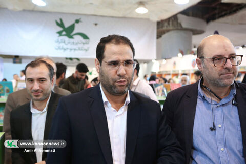بازدید سرپرست وزارت آموزش و پرورش از غرفه کانون در نمایشگاه کتاب تهران