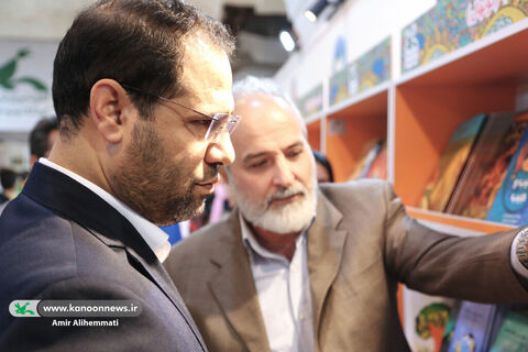 بازدید سرپرست وزارت آموزش و پرورش از غرفه کانون در نمایشگاه کتاب تهران