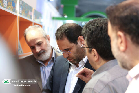 بازدید سرپرست وزارت آموزش و پرورش از غرفه کانون در نمایشگاه کتاب تهران