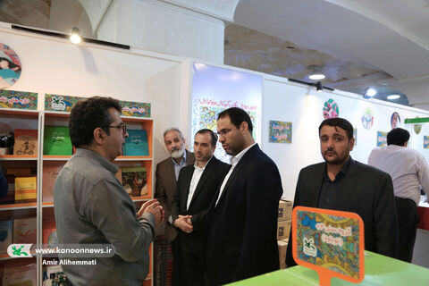 بازدید سرپرست وزارت آموزش و پرورش از غرفه کانون در نمایشگاه کتاب تهران