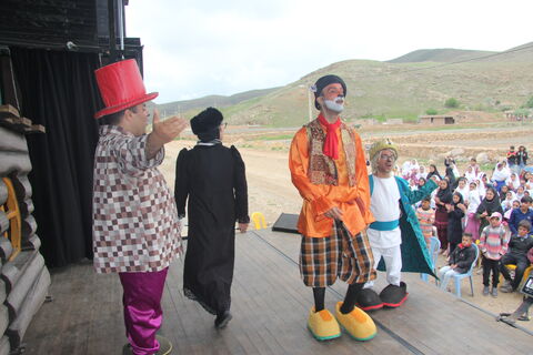 حضور تماشاخانه سیار کانون در روستای آداغان ماکو