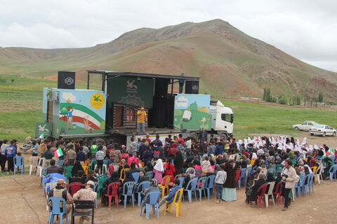 حضور تماشاخانه سیار کانون در روستای آداغان ماکو