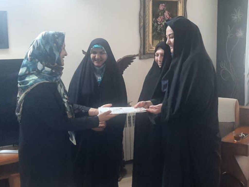 سلاله ها سومین برنامه از سلسله دیدارهای خانواده معظم شهدا در کانون استان برگزار شد
