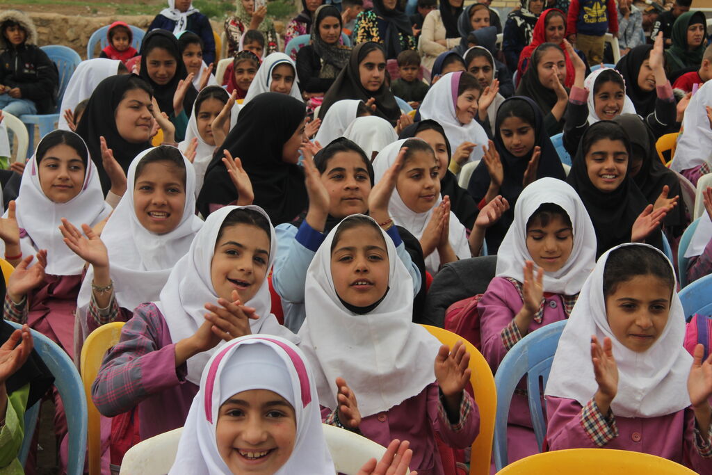 کودکان ماکویی به تماشای رینارد روباهه نشستند