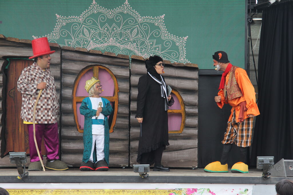 کودکان ماکویی به تماشای رینارد روباهه نشستند