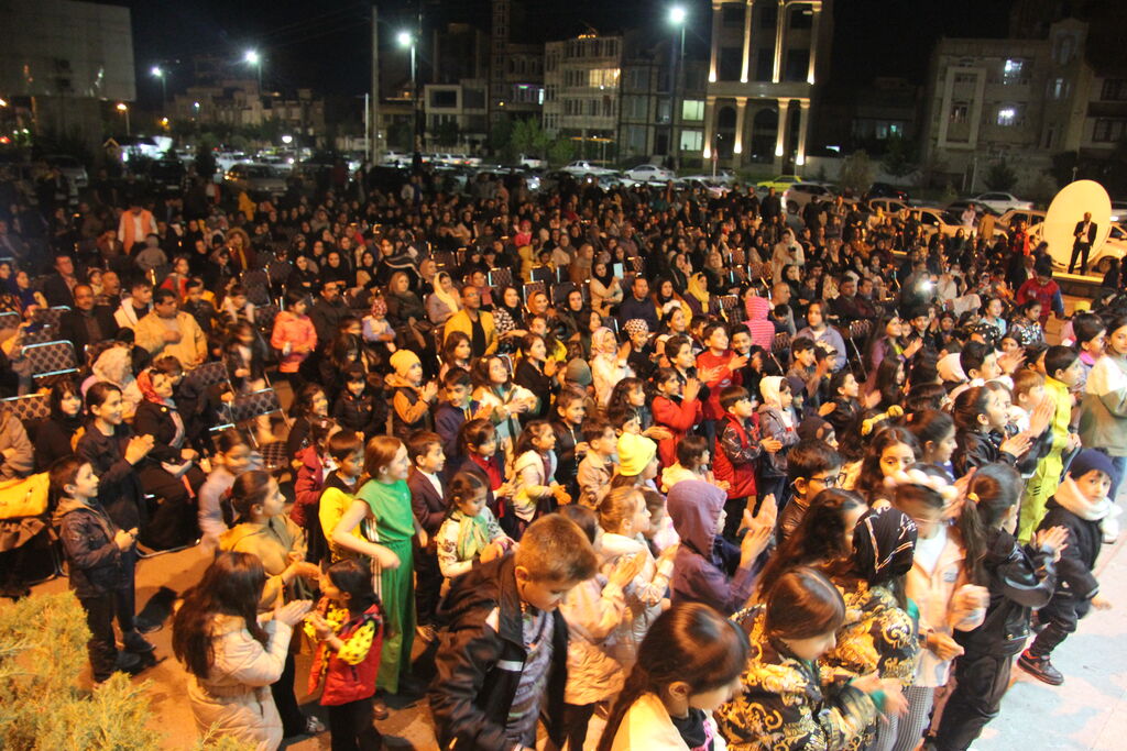 کودکان ماکویی به تماشای رینارد روباهه نشستند