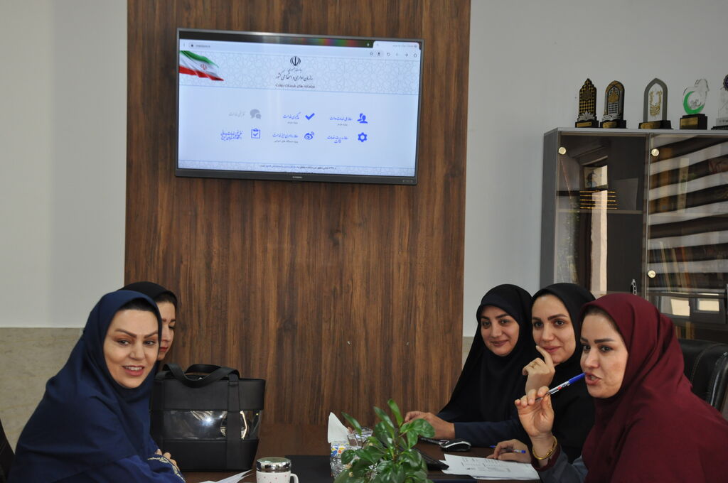 نشست ویژه معرفی سامانهی ملی«مدیریت خدمات» و «راهبری میز خدمت» در کانون کرج