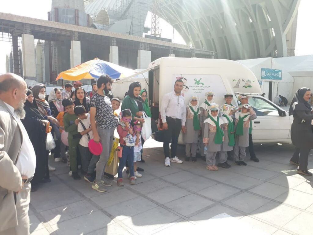 حضور فعال مربیان سیار روستایی کانون پرورش فکری استان همدان در نمایشگاه بزرگ کتاب تهران