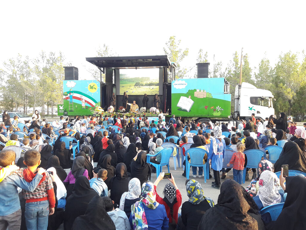 تماشاخانه سیار شهرستانهای ابرکوه و تفت میزبان تماشاخانه سیار کانون خواهند شد